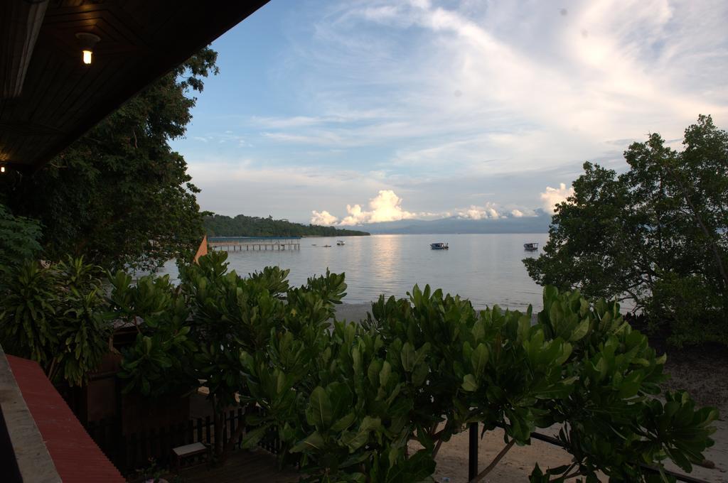 Happy Gecko Dive Resort บูนาแกน ภายนอก รูปภาพ
