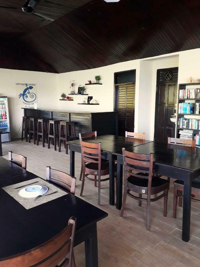 Happy Gecko Dive Resort บูนาแกน ภายนอก รูปภาพ